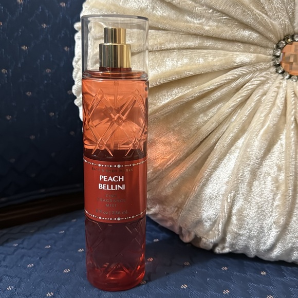 BATH & BODY WORKS SET. . . PEACH BELLINI SCENT - Picture 5 of 6